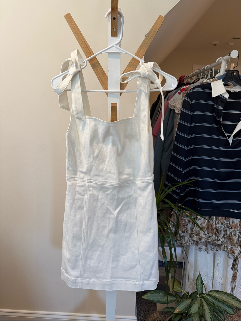 Alice + Olivia Vintage Sugar White Zip-Front Dress